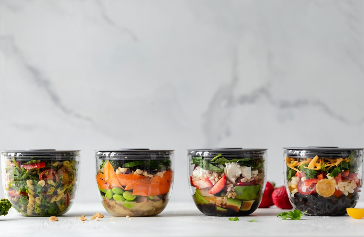 Smoothie bowl con frutas frescas y granola